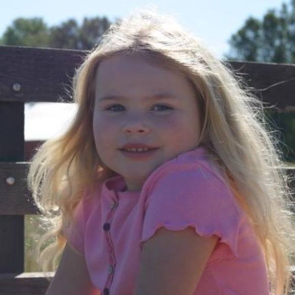 Meet your Posher, Chloe