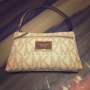AUTHENTIC Small Michael Kors handbag! 😍❤️️👌