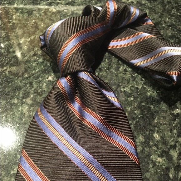 Classic Robert Talbott tie that can't beat.