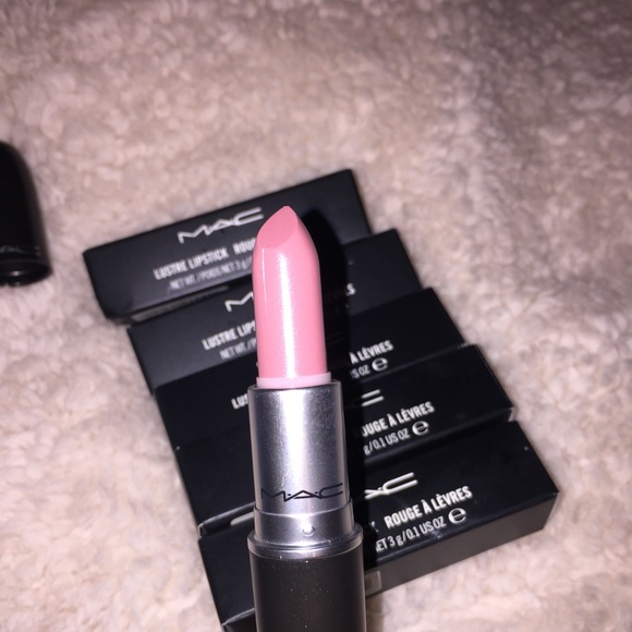 MAC LIPSTICK