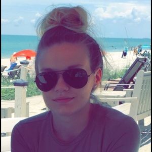 Meet your Posher, Holly