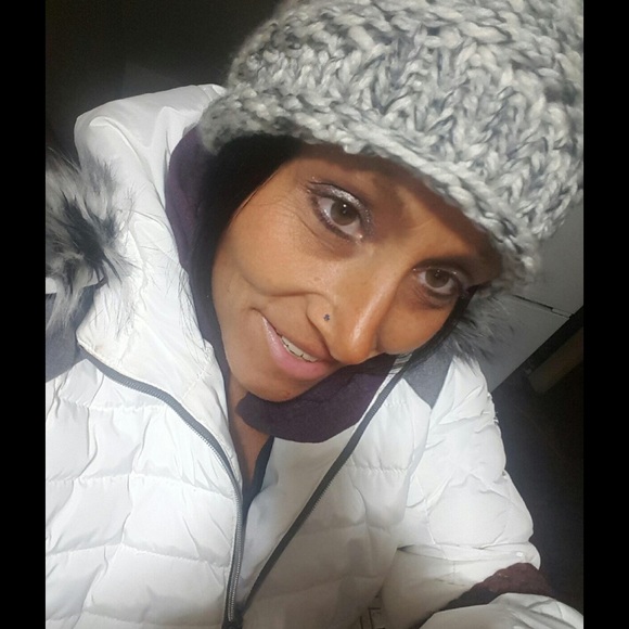 Meet your Posher, Shelly - Picture 2 of 3