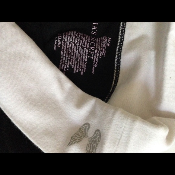 Victoria Secret - Picture 2 of 4