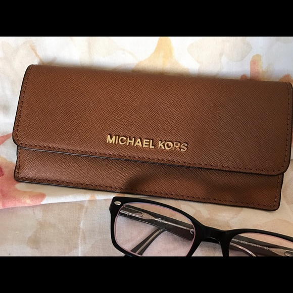 Michael Kors "Jet Set Travel" wallet