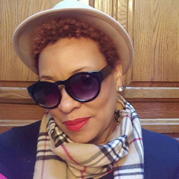 Meet your Posher, Shelly - Picture 1 of 1