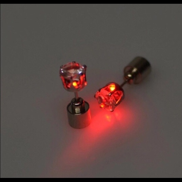 ❤️Red Light Up Studs!