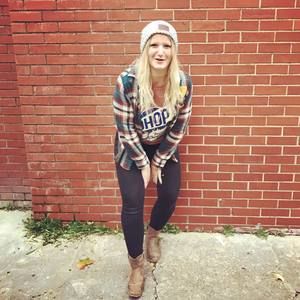 Meet your Posher, Caitlin