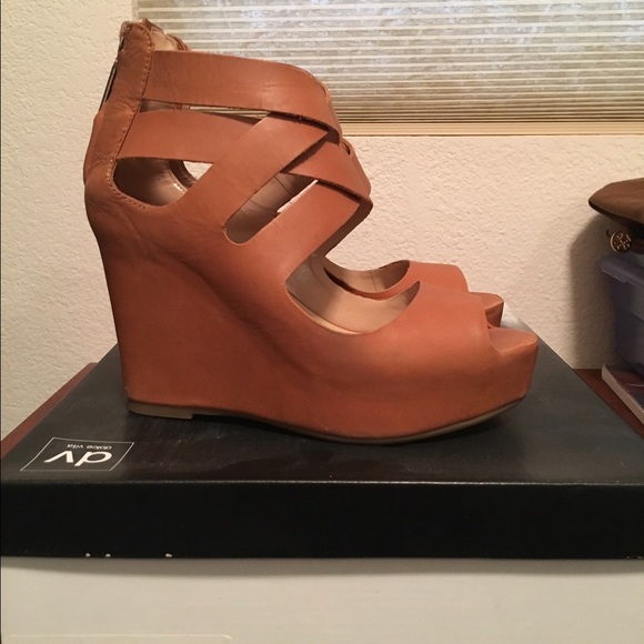 Dolce vita Cognac wedges