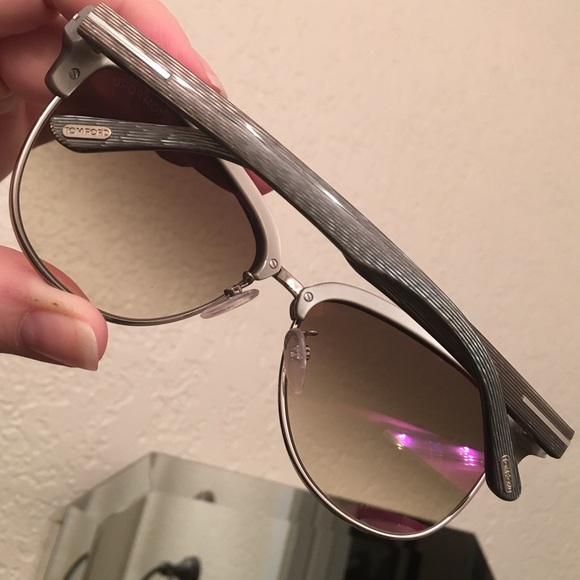 Tom Ford - Picture 2 of 3