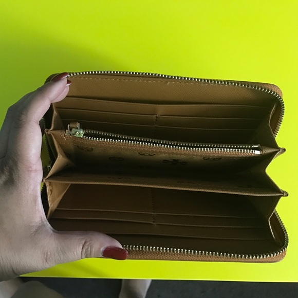 Wallet - Picture 3 of 4