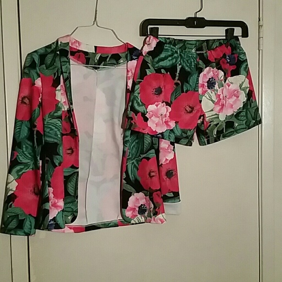 2 piece set blazer and shorts size small