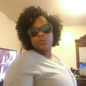 Meet your Posher, Carlita