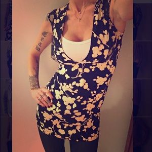 Black/cream floral tight/busty tunic!