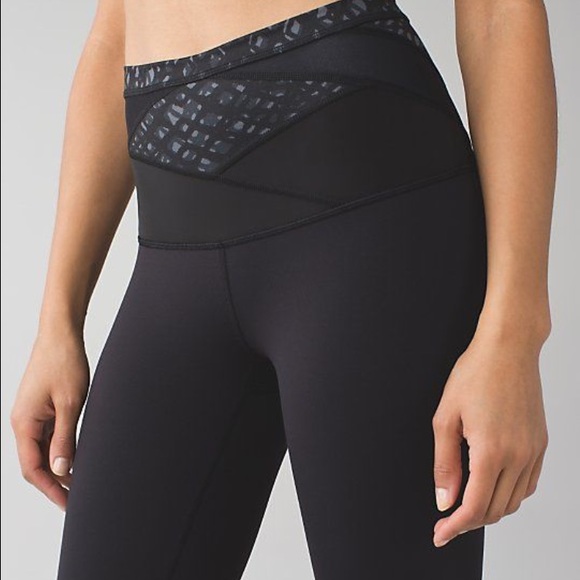 SOLD Lululemon reversible hi rise wunder under