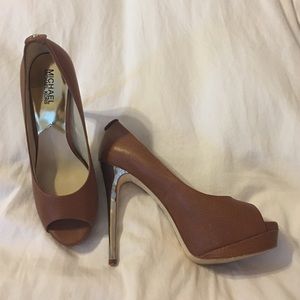 REDUCED***Michael Kors peep toe tan / gold heel