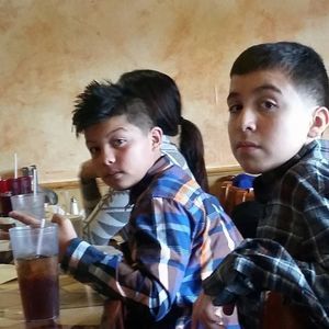 Meet your Posher, Santos