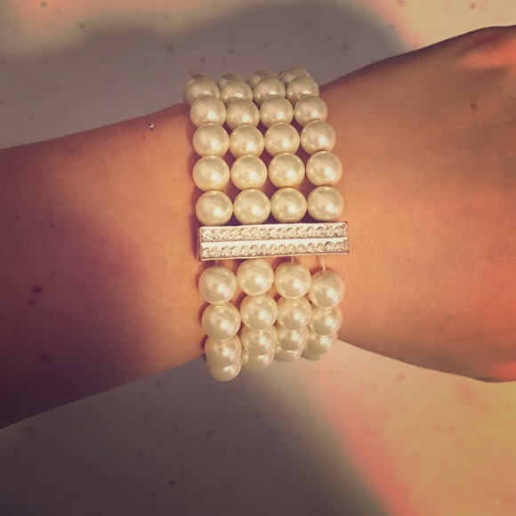 4 Strand Pearl Bracelet