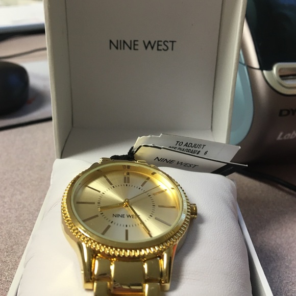 BRAND NEW Nine West all gold watch - Picture 4 of 4