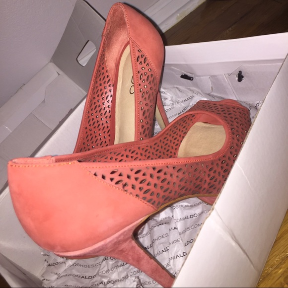 Brand new size 10 Aldo open toe peach color heels
