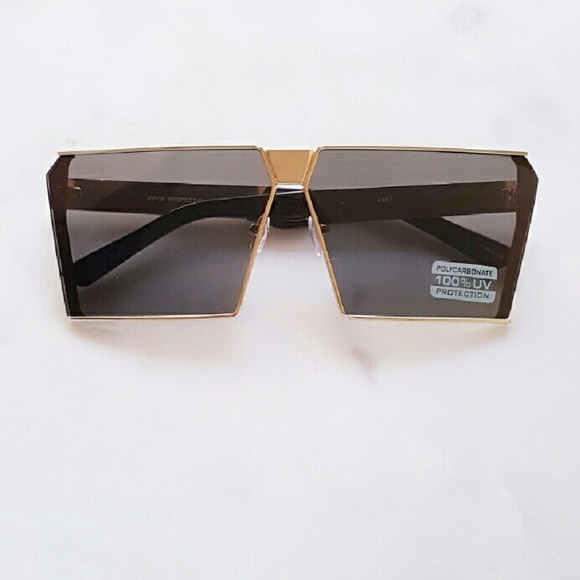 🎉HP🎉 Sleek Oversized Sunglasses With Pouch - Picture 3 of 6