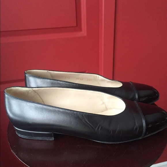 Authentic CHANEL flats. Worn twice - Picture 2 of 4