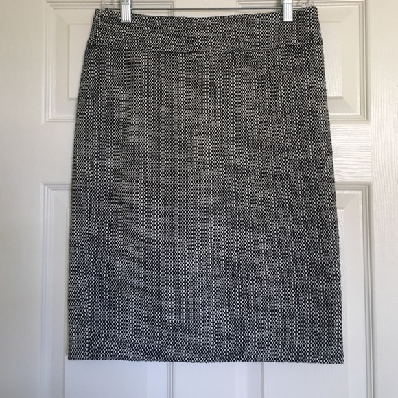 Black and white woven LOFT pencil skirt