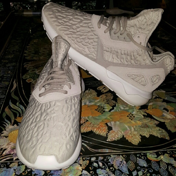 NIB Adidas Tubular Runner size 8.5 w