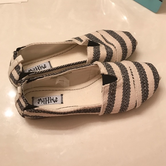 Women's slip on cream and black sz 7 - Picture 1 of 1