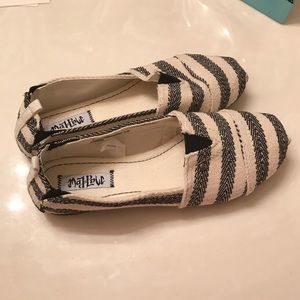 Women's slip on cream and black sz 7