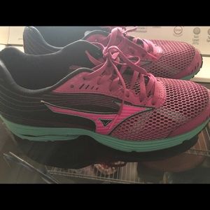 Women's Mizuno Sayonara 3 running shoes