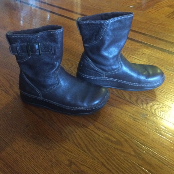Size 9. Fitflop Ankle Boots