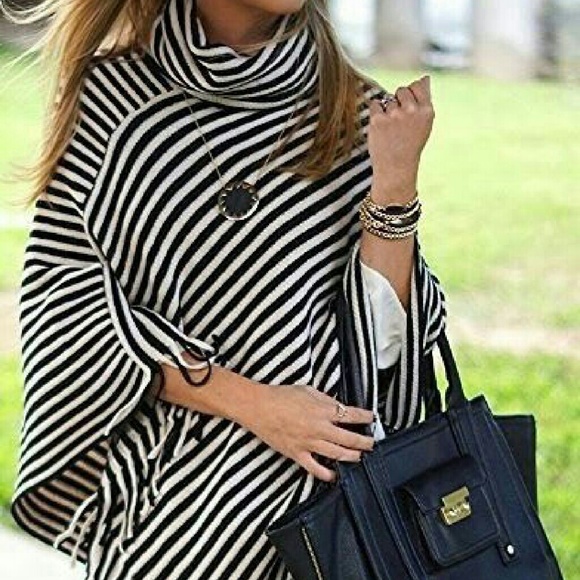Striped pullover chic black & white poncho