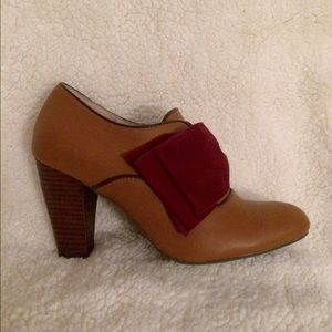 EUC🎉 Anthro Vintage Style Booties
