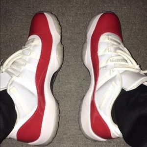Jordan cherry 11's size 11