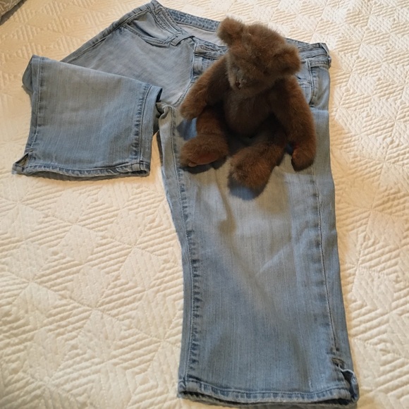 American eagle capris