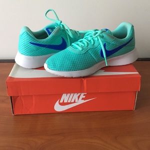 Size 9 Mint/White Women's Nike Tanjun