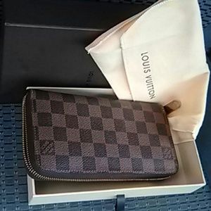 Louis Vuitton Damier zippy
