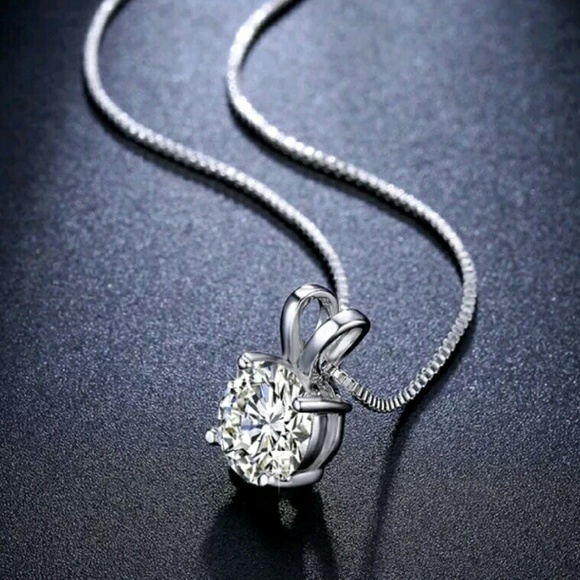 ⭐NEW! Stunning CZ 18k White Gold Plated Necklace - Picture 2 of 4