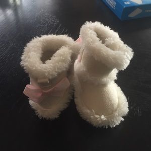 Newborn girl booties