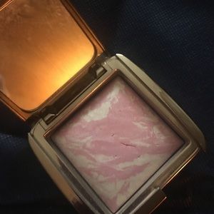 Hourglass Blush - Ethereal Glow