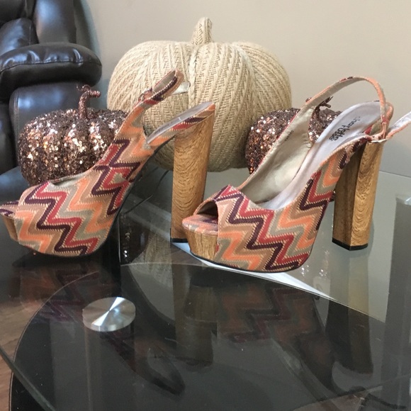 Multi color heels. - Picture 2 of 3