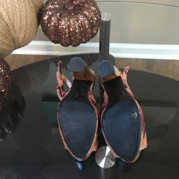 Multi color heels. - Picture 3 of 3