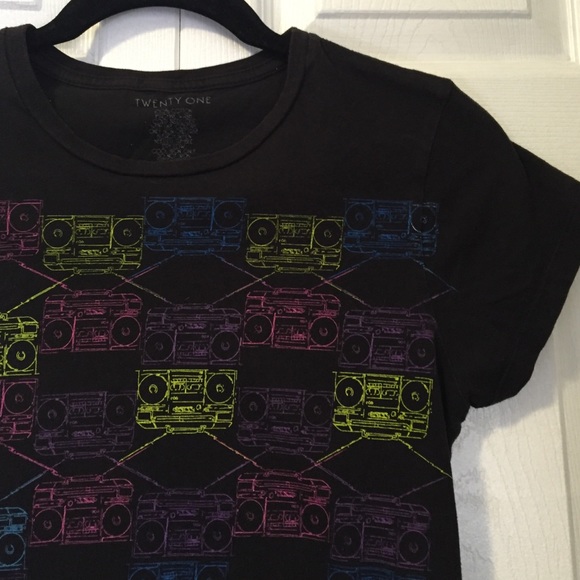 FOREVER 21 | retro boom box black shirt