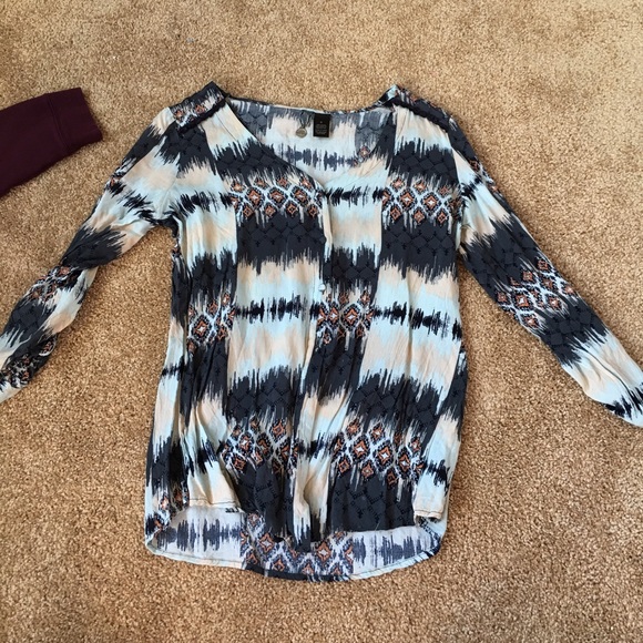 Cropped sleeve shirt