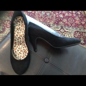 Ladies black pumps. New Price!