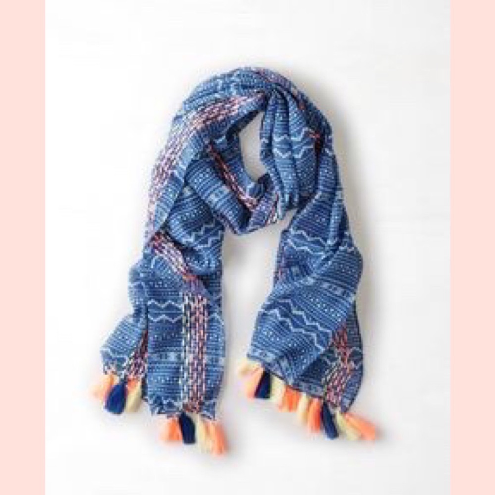 Cotton blue printed scarf with tassels