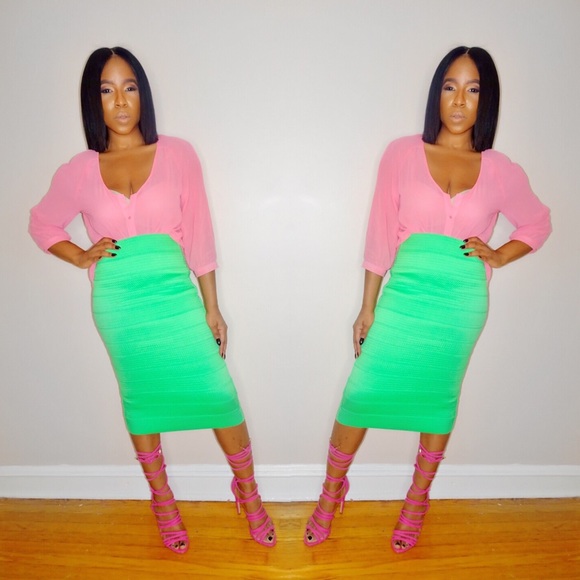 Urban Outfitters Pink Blouse with Back Cutouts - Picture 3 of 3