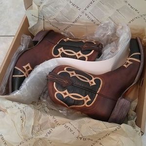 Ariat Nova boots NWT in box