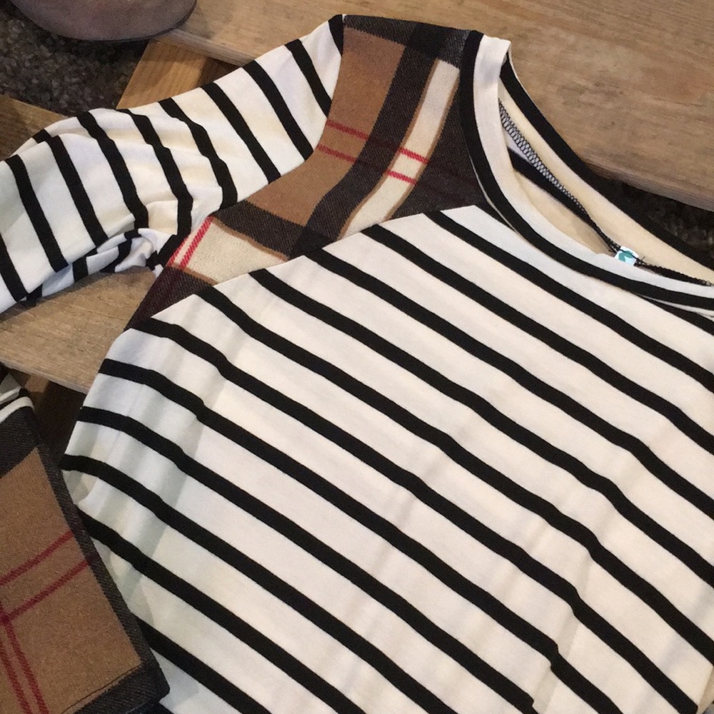 Long Sleeve/Plaid Contrasted Striped Top - Picture 6 of 6