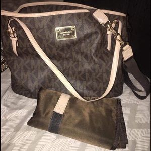 Michael Kors Diaper Bag! 👶📣